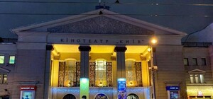 Что-то новенькое: у кинотеатра 