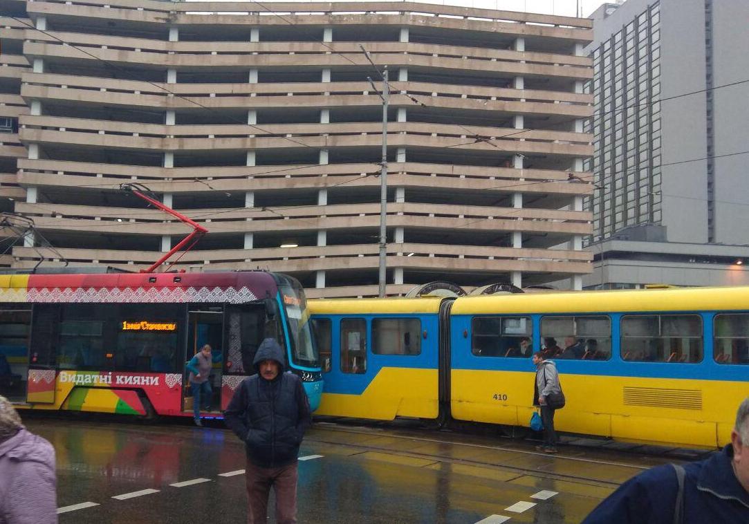 На Старовокзальной врезались скоростные трамваи. Фото: Киев Оперативный