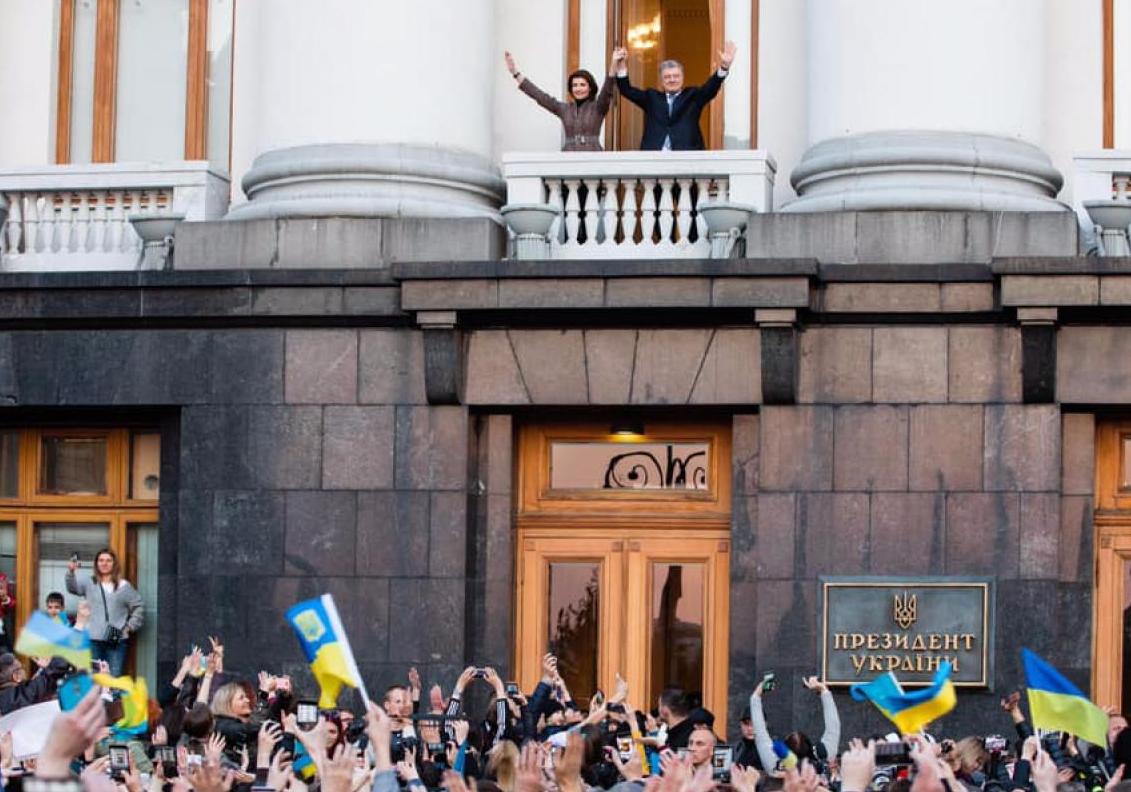 На акцию под Администрацию Президента пришли украинцы, чтобы поблагодарить Петра Порошенко / Петр Порошенко / Facebook
