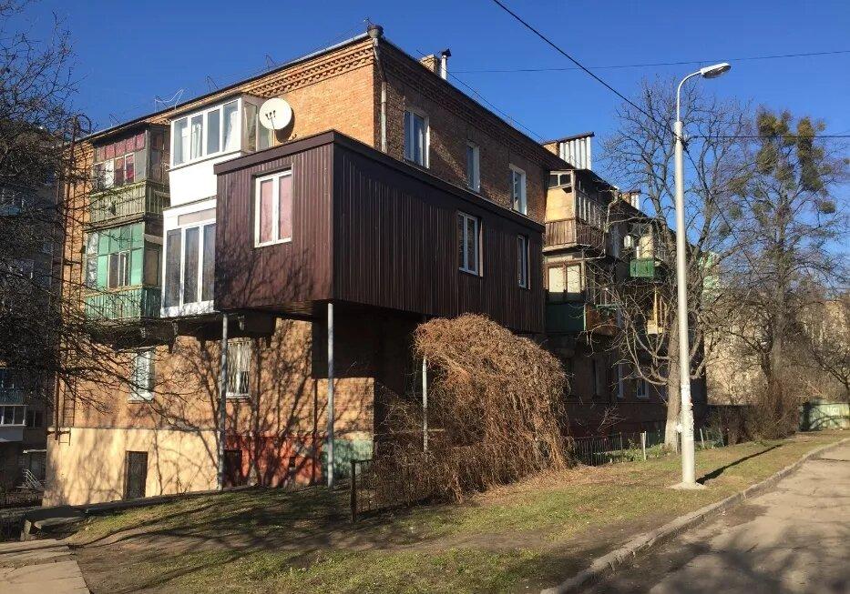 В Подольском районе пытаются продать квартиру с царь-балконом