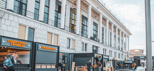 Советская мозаика и современная выставка: на Речном вокзале открылись галерея и фуд-корт