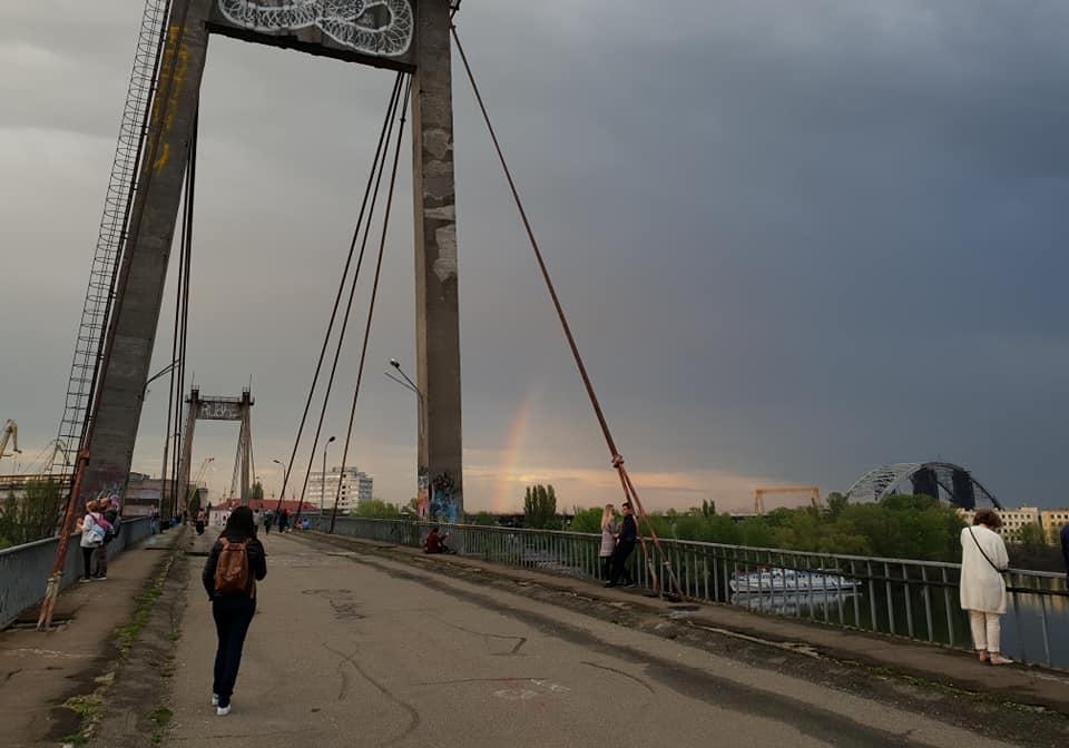 Рыбальский мост закрыли для пешеходов. Фото: Кирилл Мазур