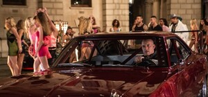 Решил срезать: на Оболони водитель на своем авто заехал в подземный переход