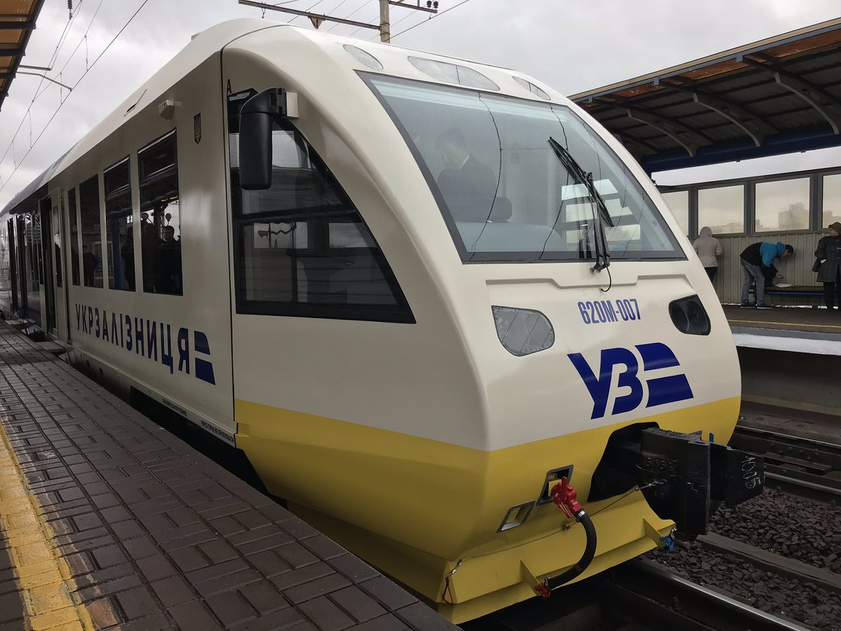 "Укрзализныця" с 10 мая планирует использовать сдвоенный состав поезда до "Борисполя" 