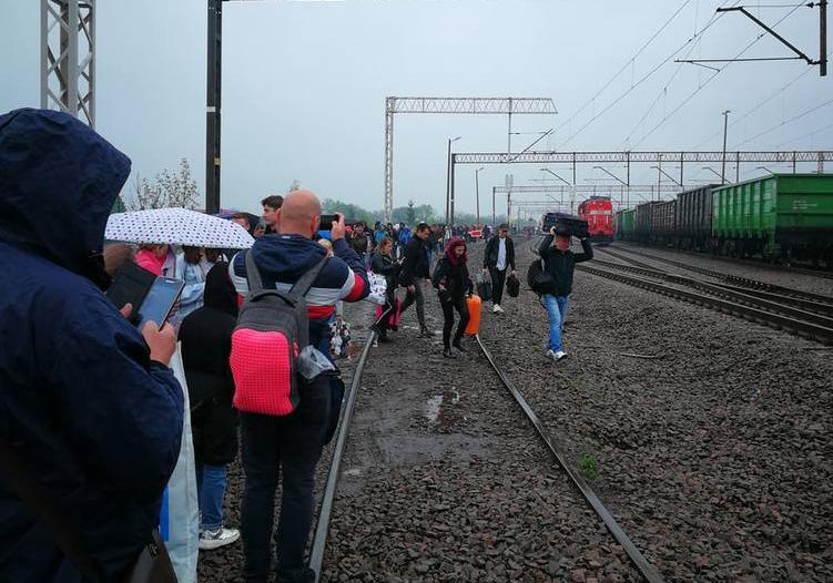 В воскресенье с поезда Киев-Перемышль высадили 500 человек из-за подозрительной сумки / nowiny24.p