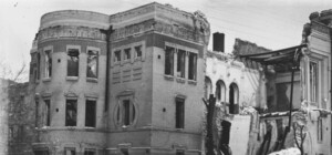 Смотри фото: как выглядели известные места города во время войны