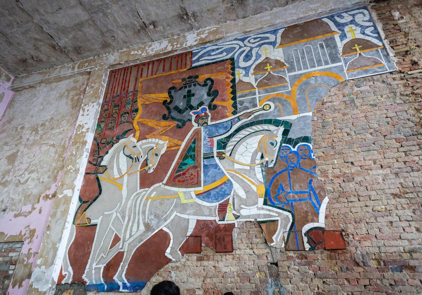 На Речном вокзале "оживили" фрески. Фото: БЖ