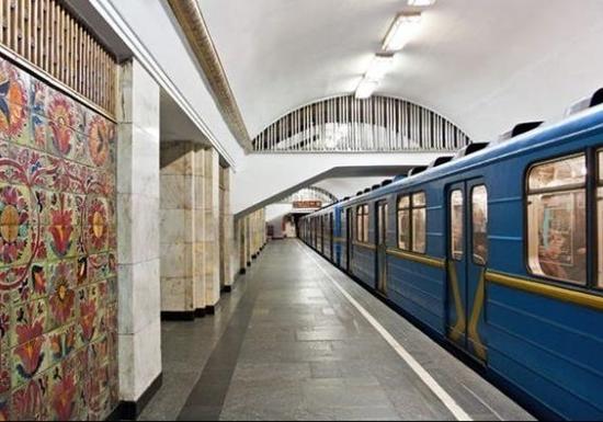 Новость - События - Меняй маршрут: сегодня в Киеве ограничат работу трех центральных станций метро