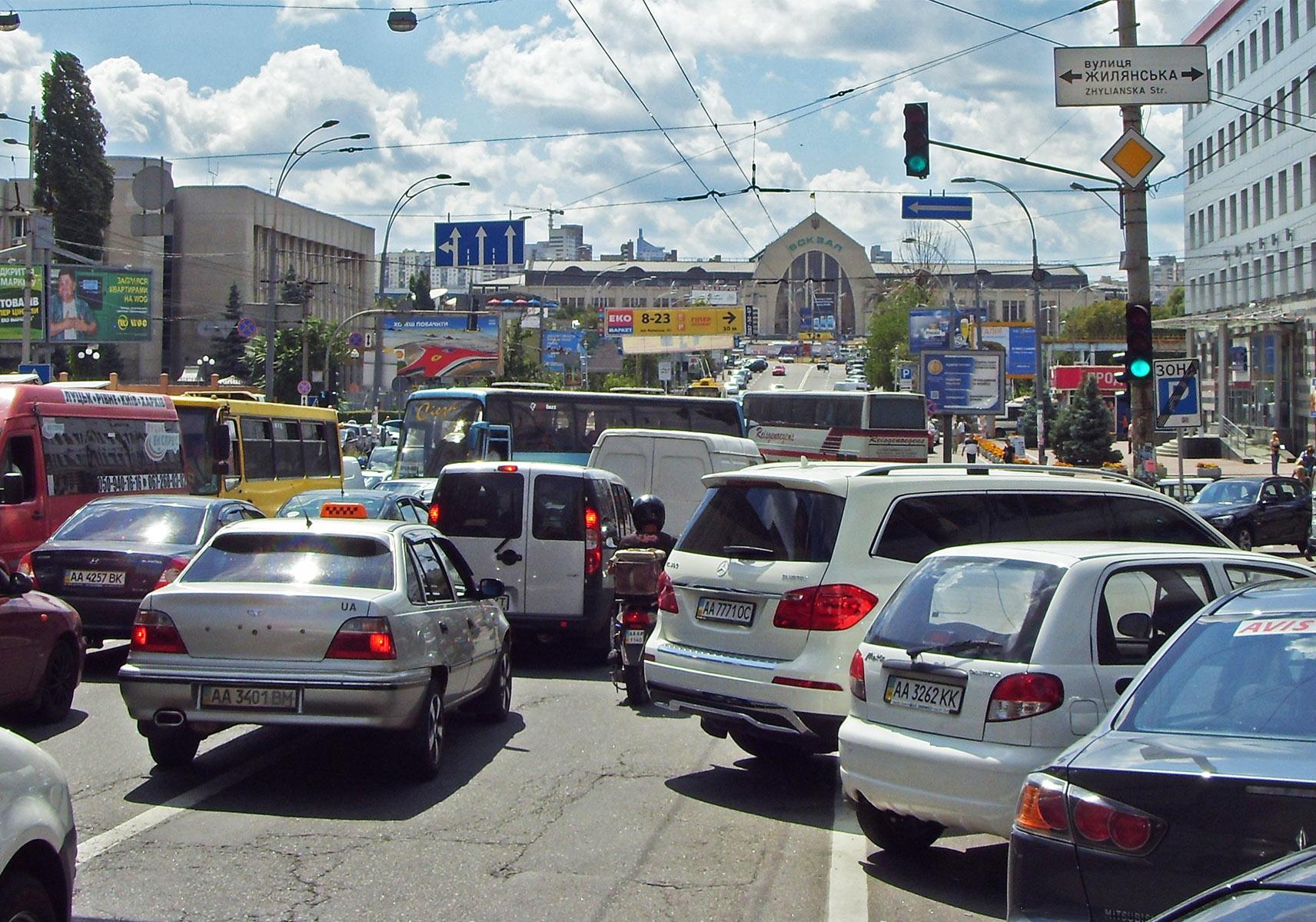 В Киеве увеличат штрафы за неправильную парковку. Фото: СтройОбзор