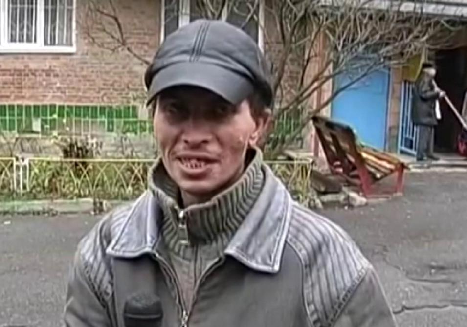 На Григоренко, 23 ночью поймали мужчину, который систематически поджигал дом / Кадр из видео "Магнолия-ТВ" "Полтавский поджигатель" 