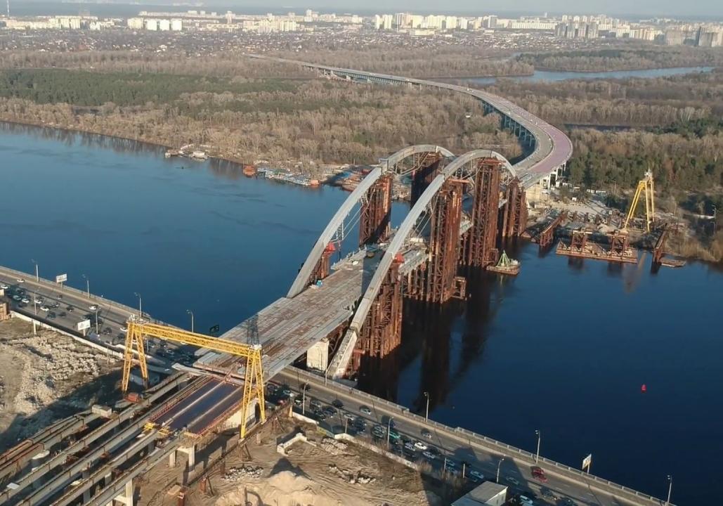 На Подольском мосту начали разбирать старые конструкции. Фото: BuildPortal