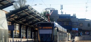 Закон не писан: на Борщаговке вандалы повредили турникеты на станции трамвая