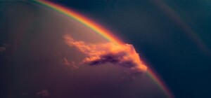 Затишшя перед бурею: львів’яни публікують неймовірні фото веселки над містом