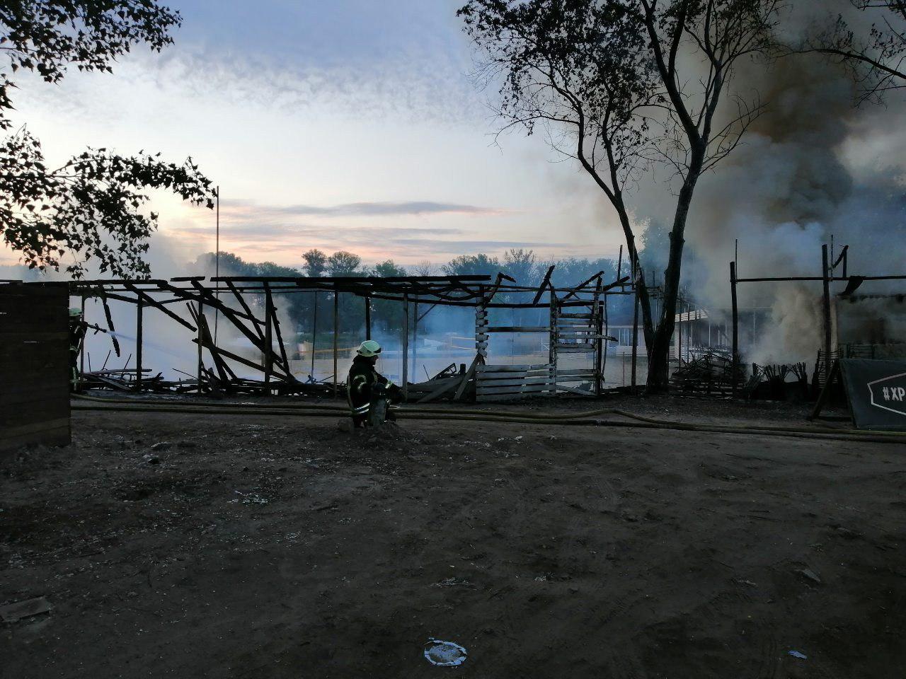 В парке "Муромец" сгорели деревянные трибуны / kyiv.dsns.gov.ua