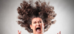 Приехали на соревнования: дети разгромили Ледовую арену