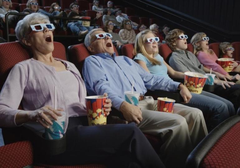 В кинотеатре "Жовтень" будут бесплатно показывать фильмы для пенсионеров