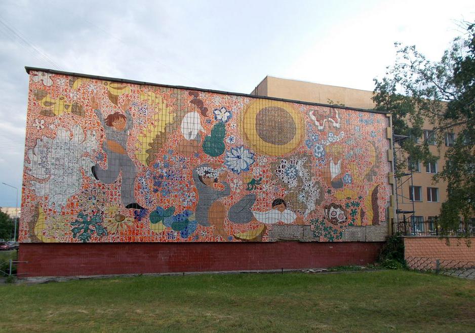 На Березняках закрыли утеплителем мозаику. Фото: БЖ