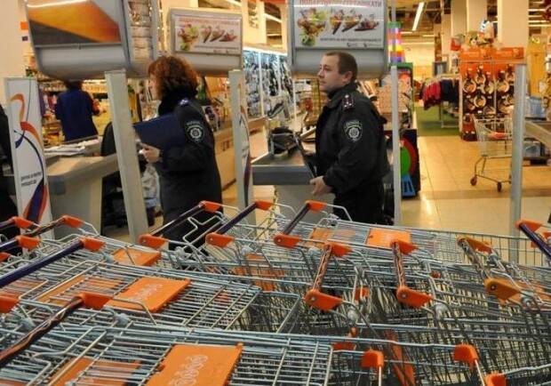 Почему вчера и сегодня по Киеву не работают супермаркеты "Сильпо". Фото: ТСН