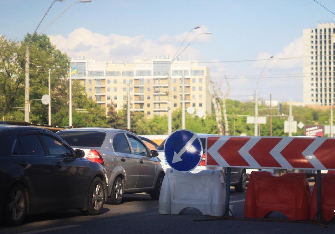 На Одесской площади на три дня ограничат движение по одной дорожной полосе / Валерия Кушнир