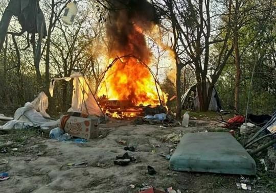 В Киеве сожгли дома ромов на Лысой горе 