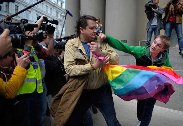 Новость - События - Туда не суйся: на Подоле напали на сторонников ЛГБТ-движения