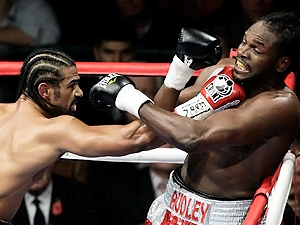 Хэй (слева) отстоял чемпионский пояс WBA в бою против Харрисона.
Фото с сайта kp.ua