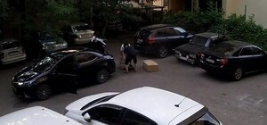 В Одессе таксист украл люк, но после неожиданной славы решил вернуть обратно: видеофакт