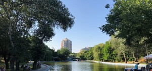 Лодочки, лунапарк и кино: 10 идей, чем заняться в парке Победы