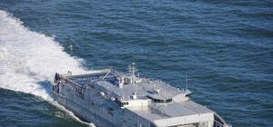 Иди смотреть: в Одесском порту гостит огромный военный катамаран