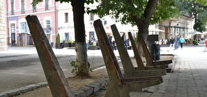 Проверяй: где в Симферополе отремонтировали урны и лавочки