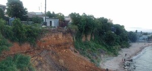 Захотелось террасу: склон в Черноморке обвалился из-за строительных работ (обновлено)