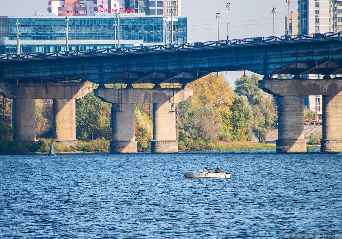 В Киеве из-за погоды продлили ремонт моста Патона