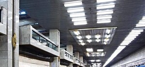 Переходи на карточки: в Киеве на еще одной станции метро отказались от жетонов