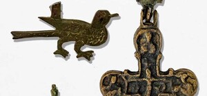 Редкие находки: на Полтавщине военный принес в Краеведческий музей древние кресты