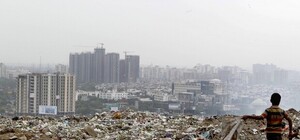 Почти разгребли: на Осокорках ликвидируют огромную мусорную свалку