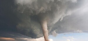 Под Одессой снова засняли смерч: видеофакт