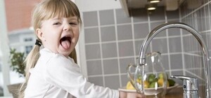 Не пей воду из-под крана: на Троещине будут промывать трубы