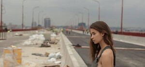 Обещала раздеться: модель проконтролировала работы на Новом мосту