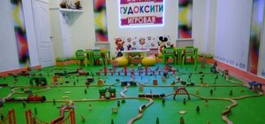 Детская игровая комната в формате железнодорожного городка