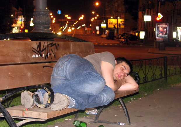 Теперь столичные пьяницы будут спать не на лавочках, а в вытрезвителях.

Фото с сайта forum.comics.com.ua