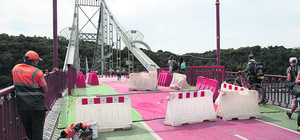 Сделали выводы: после обвала Пешеходный мост на Труханов укрепили железобетонной плитой