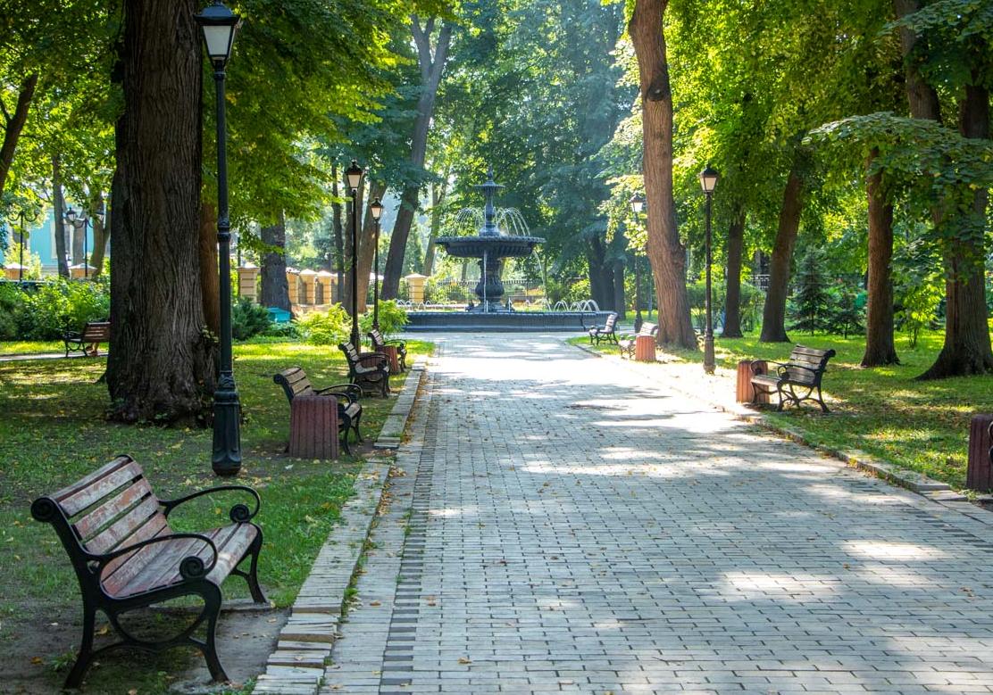 Новость - События - На замену фонарей в Мариинском парке выделили 18 миллионов гривен