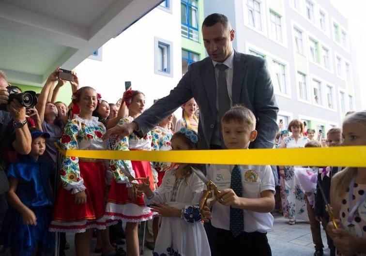 Новость - События - Виталий Кличко открыл самую современную школу в Украине
