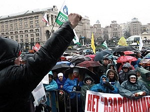 Хоть на Майдане уже не так многолюдно, но люди собираются стоять до последнего

Все фото с сайта kp.ua