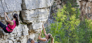 Покоряй вершины: где в городе заняться скалолазанием