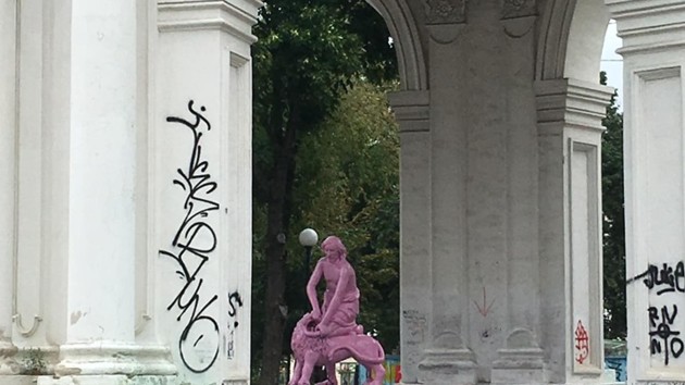 Новость - События - Не выдержала: статуя, которая пострадала от рук вандалов, начала разрушаться