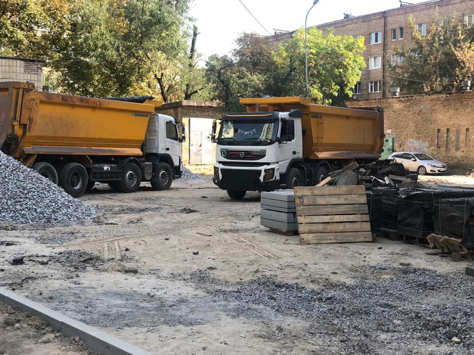 Новость - События - Работа кипит: в Голосеевском районе строят первый в столице европейский двор