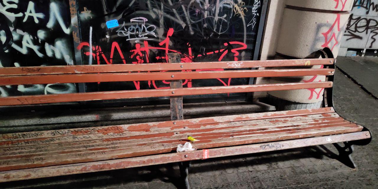 Новость - События - Фотофакт: вандалы разрисовали Почтовую площадь