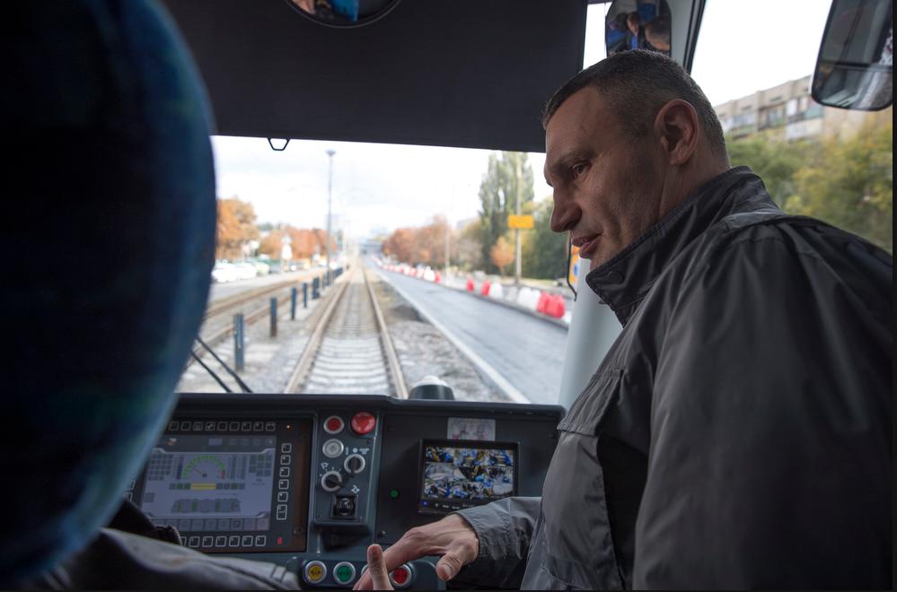 Новость - Транспорт и инфраструктура - Проверено Кличко: трамваи на Борщаговке готовы к перевозке пассажиров