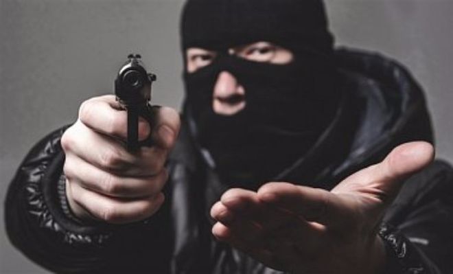 Новость - События - Грабители на мерсе украли у мужчины 50 тысяч долларов возле обменника
